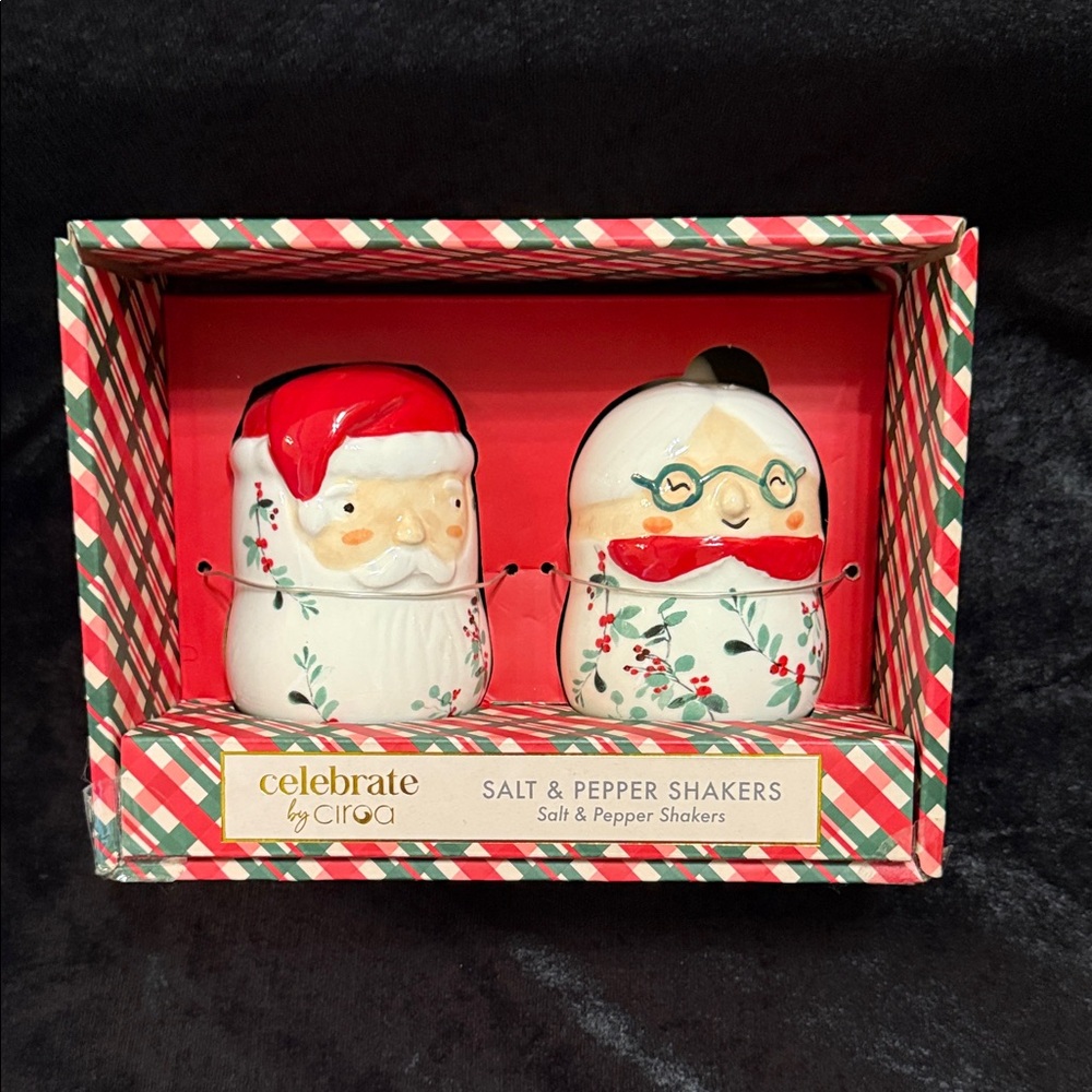 Ciroa Mr. & Mrs. Santa Claus Salt & Pepper Shakers (NIB)